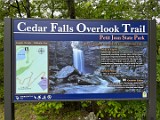 We wandelen naar Ceder Falls Overlook.